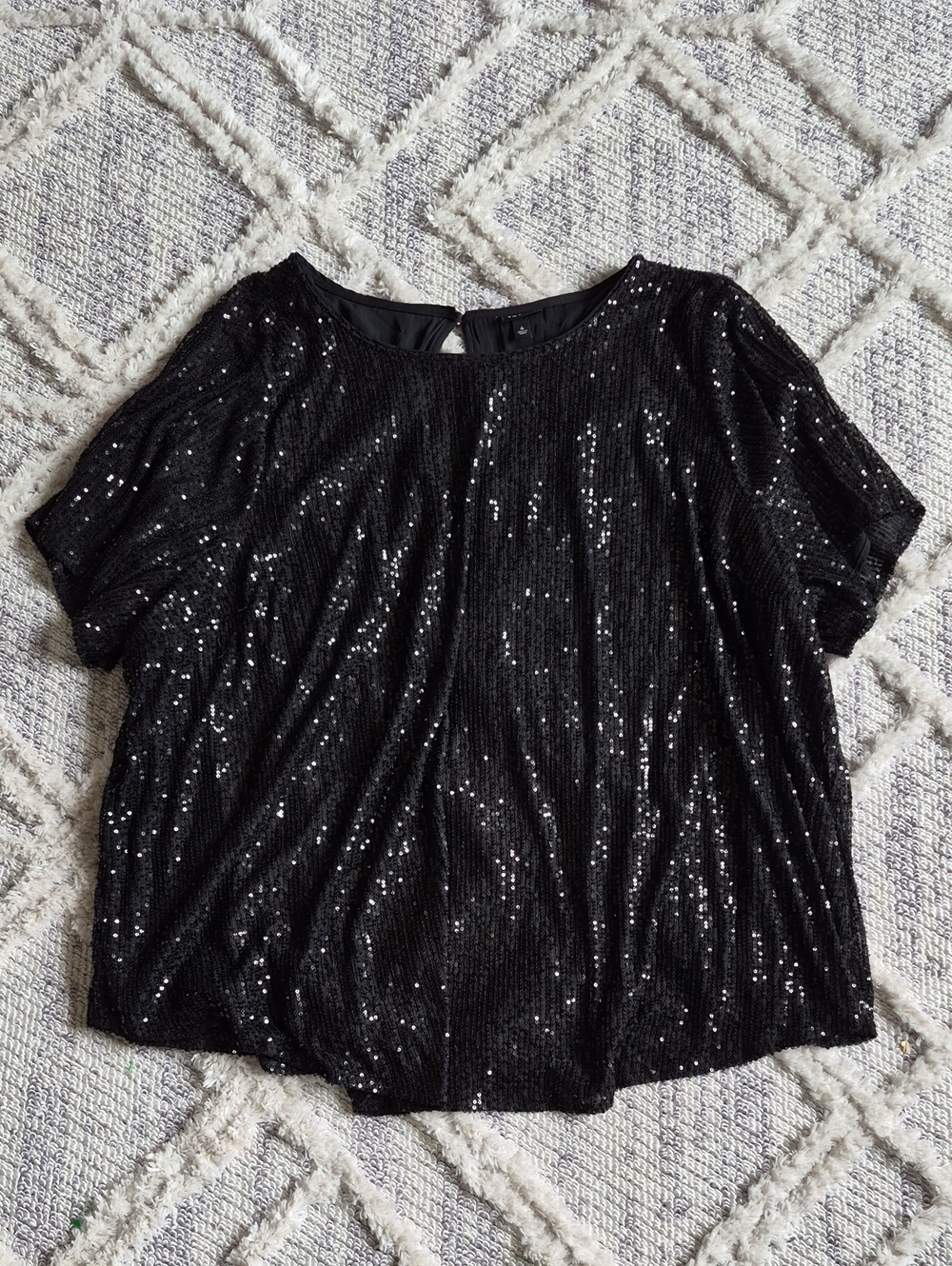 Torrid Black Sequin Short Sleeve Keyhole Back Evening Blouse Top Size 4 / 4X